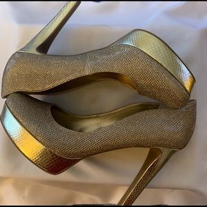 Size 10 Gold G by Guess Pumps